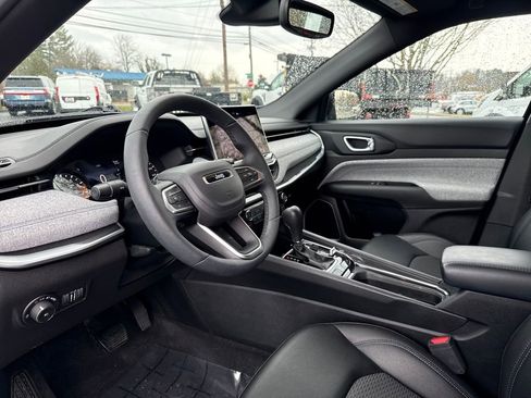 Used 2024 Jeep Compass Latitude w/ Convenience Group image 9