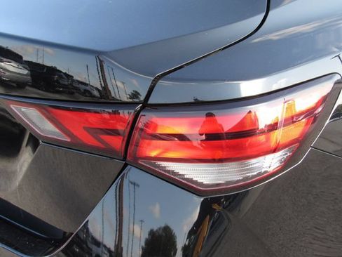Used 2025 Nissan Sentra SV FWD image 10