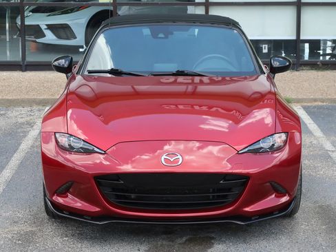 Used 2021 MAZDA MX-5 Miata Club RWD image 4