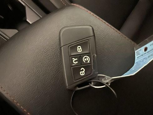 Used 2024 Volkswagen Tiguan Wolfsburg Edition AWD/4WD image 23