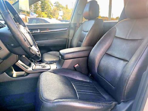 Used 2012 Kia Sorento SX w/ SX Premium Pkg image 11