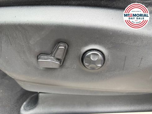 Used 2023 Chrysler Pacifica Touring-L FWD image 21
