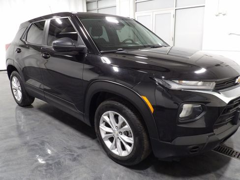 Used 2023 Chevrolet TrailBlazer LS image 2