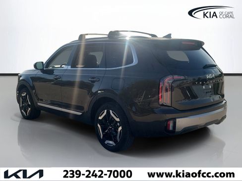 Used 2025 Kia Telluride EX FWD image 4