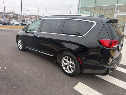 Used 2019 Chrysler Pacifica Touring-L Plus w/ Tire & Wheel Group image 24