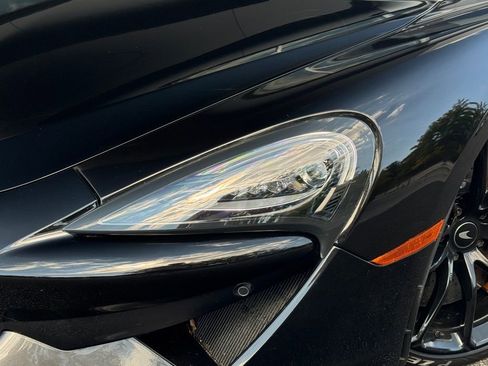 Used 2019 McLaren 570S Spider image 18