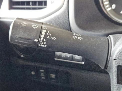 Used 2018 Nissan Titan SV w/ SV Convenience Package image 10