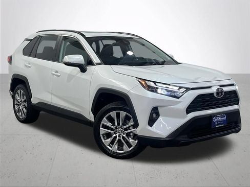 Used 2023 Toyota RAV4 XLE Premium AWD/4WD image 7