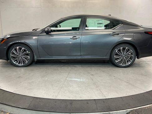 New 2026 Nissan Altima 2.5 SV FWD image 2