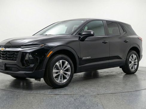 Used 2025 Chevrolet Equinox LT image 3