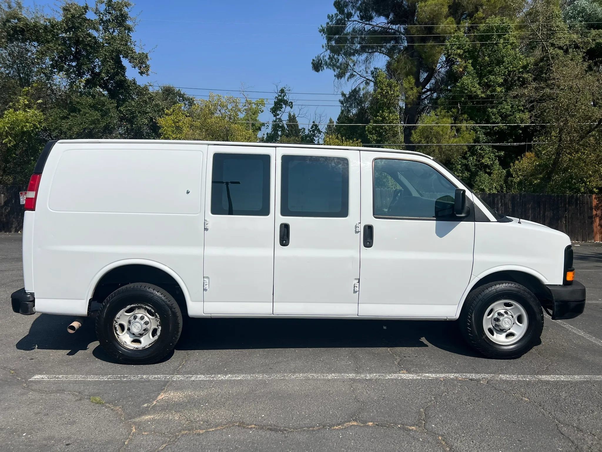 Used 2014 Chevrolet Express 2500 RWD image 4