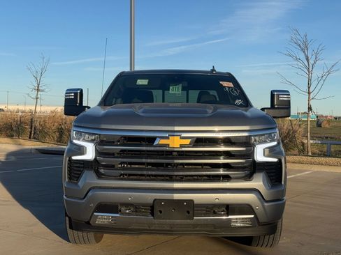 Used 2025 Chevrolet Silverado 1500 High Country w/ High Country Premium Package image 2