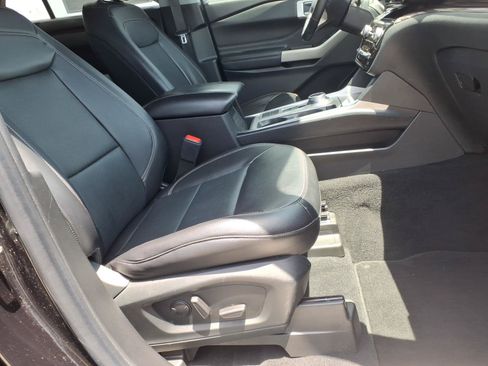 Certified 2021 Ford Explorer Limited w/ Equipment Group 301A RWD image 8