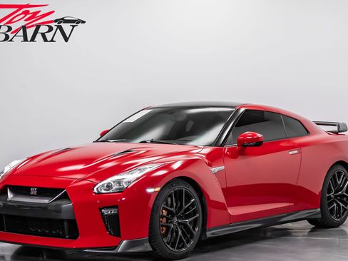 Used 2018 Nissan GT-R Premium image 1