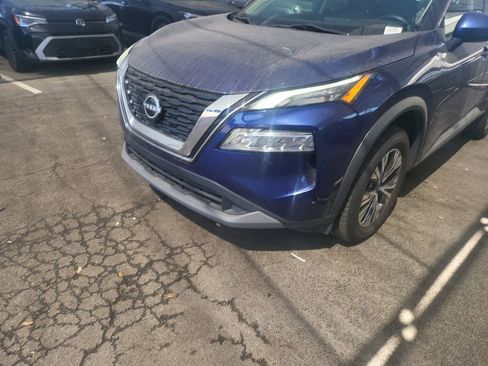 Used 2023 Nissan Rogue SV image 1