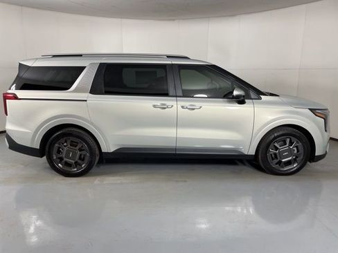 New 2026 Kia Carnival EX image 9