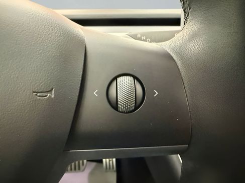 Used 2021 Tesla Model Y Performance AWD/4WD image 17