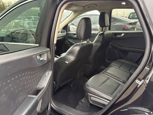 Used 2020 Ford Escape Titanium image 28