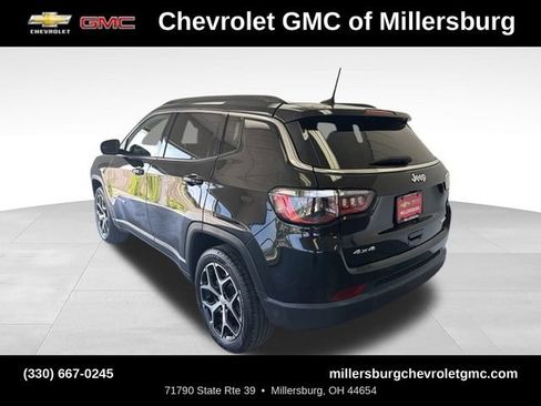 Used 2024 Jeep Compass Latitude AWD/4WD image 8