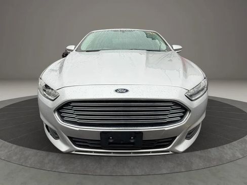 Used 2016 Ford Fusion SE image 2