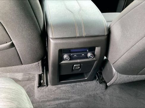 Used 2021 Chevrolet Traverse LS FWD image 31
