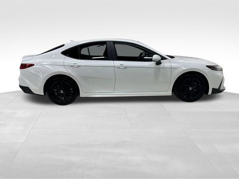Used 2026 Toyota Camry SE FWD image 3