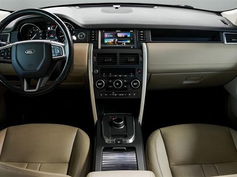 Used 2019 Land Rover Discovery Sport HSE image 32