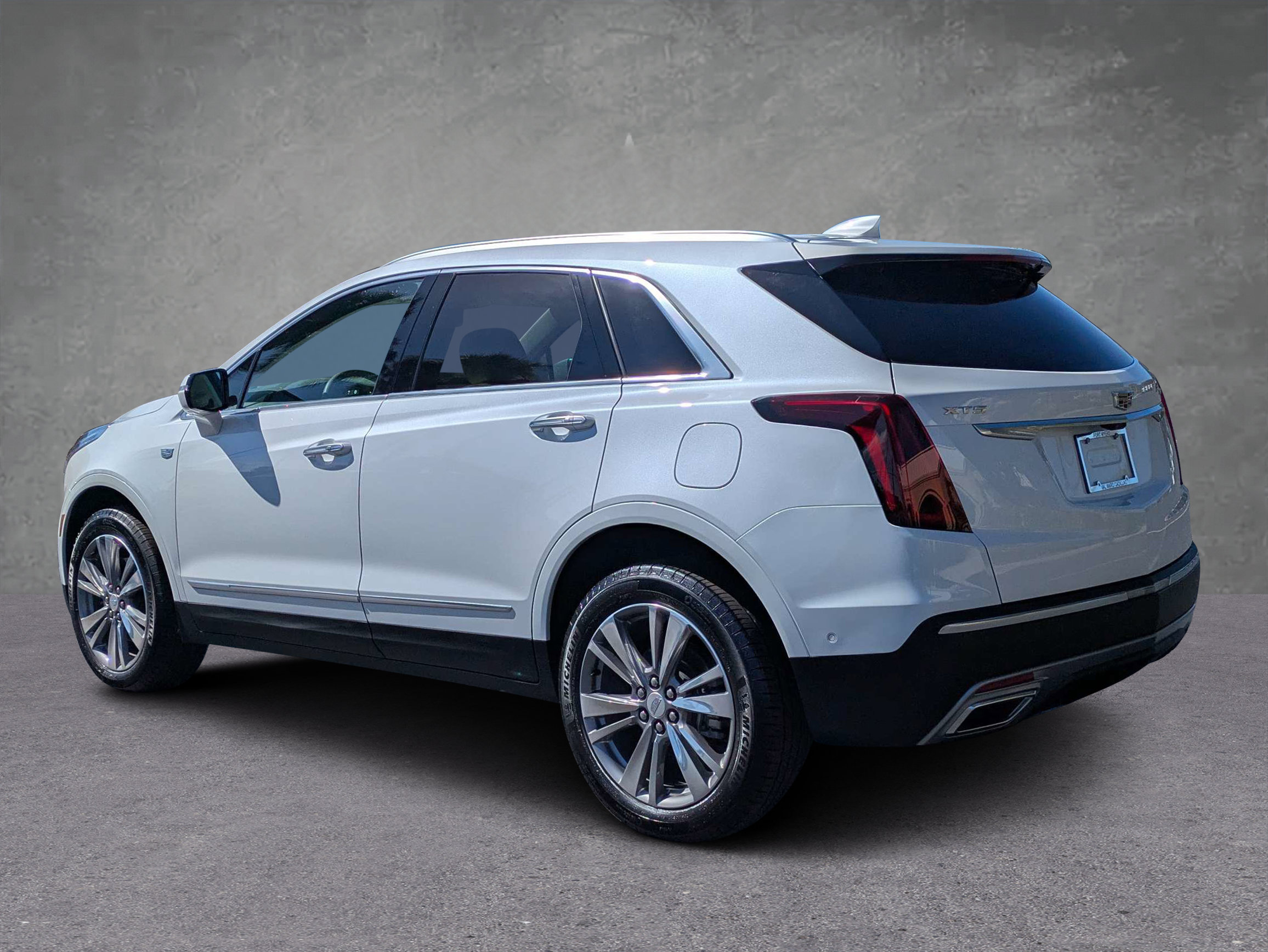 Certified 2024 Cadillac XT5 Premium Luxury w/ Technology Package FWD image 3