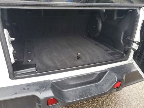 Used 2019 Jeep Wrangler Unlimited Sahara image 30