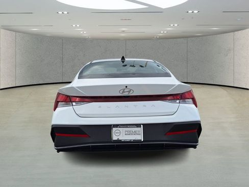 Used 2026 Hyundai Elantra SE image 4