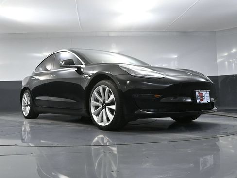 Used 2018 Tesla Model 3 Mid Range RWD image 49