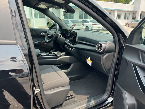 Used 2026 Chevrolet Equinox LT FWD image 12