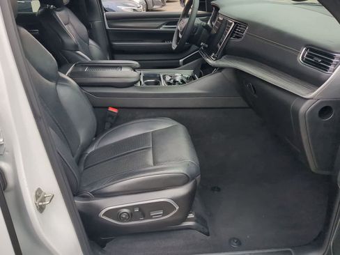 Used 2023 Jeep Wagoneer L Series II AWD/4WD image 22
