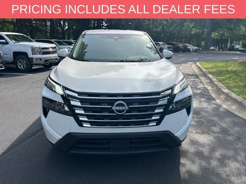 Used 2025 Nissan Rogue SV AWD/4WD image 3