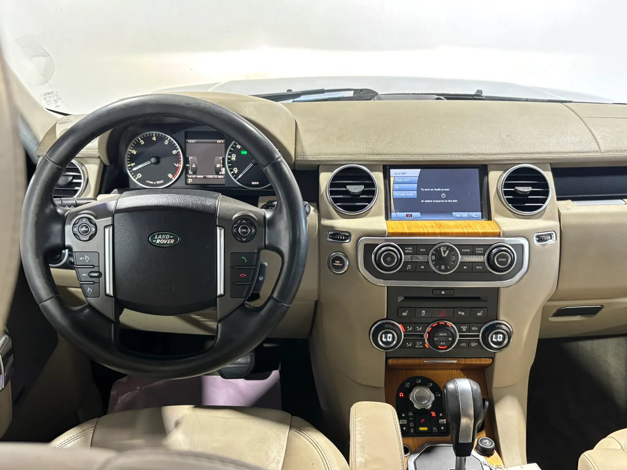 Used 2011 Land Rover LR4 HSE LUX AWD/4WD image 13