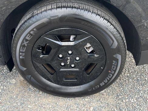 Used 2026 Kia Carnival FWD image 28
