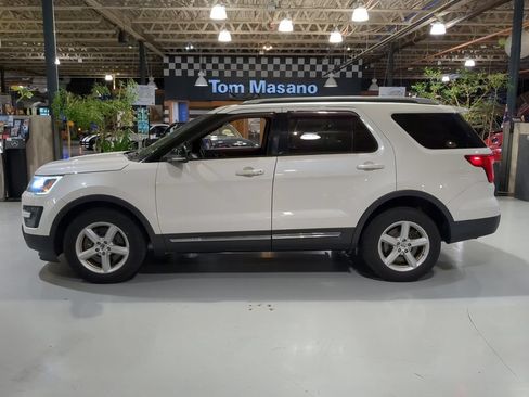 Used 2016 Ford Explorer XLT w/ Equipment Group 202A AWD/4WD image 11