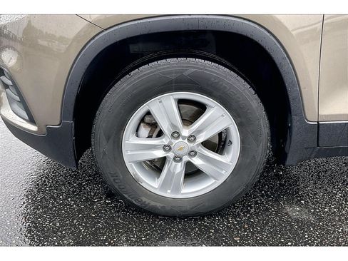 Used 2021 Chevrolet Trax LT w/ Driver Confidence Package AWD/4WD image 9