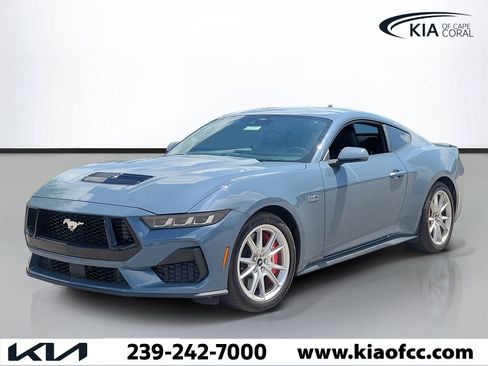 Used 2025 Ford Mustang GT Premium RWD image 3