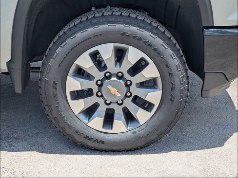 New 2026 Chevrolet Silverado 2500 Custom w/ Custom Value Package AWD/4WD image 13