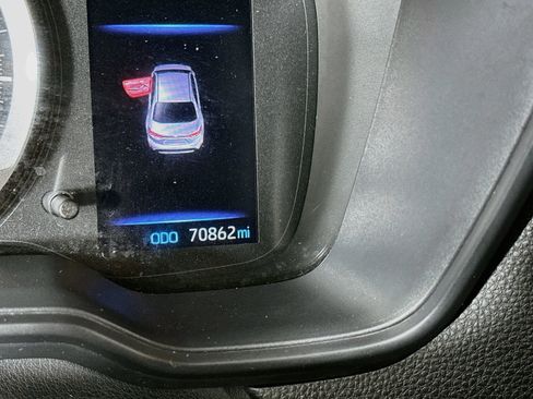Used 2020 Toyota Corolla LE FWD image 18