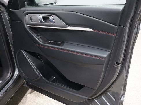 Used 2025 Ford Explorer ST-Line w/ ST-Line Street Pack image 26