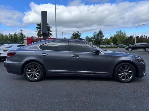 Used 2016 Lexus LS 460 w/ Comfort Package RWD image 23