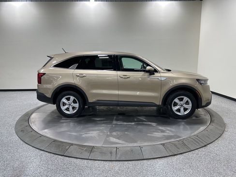 Used 2021 Kia Sorento LX image 5