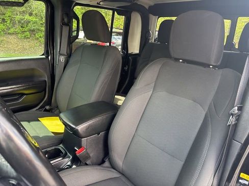Used 2021 Jeep Gladiator Sport AWD/4WD image 16
