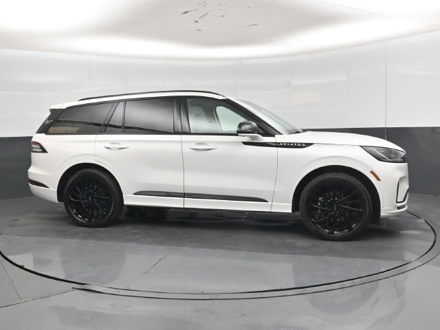 Used 2025 Lincoln Aviator Reserve w/ Equipment Group 201A AWD/4WD image 34