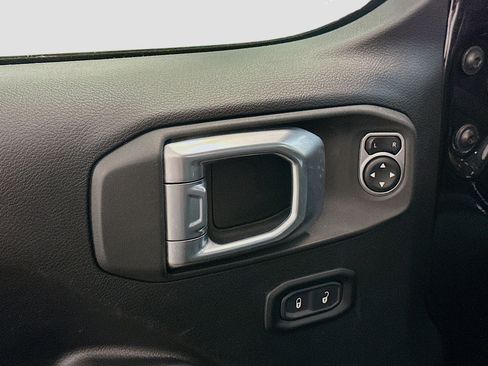 Used 2024 Jeep Wrangler Sport S image 15