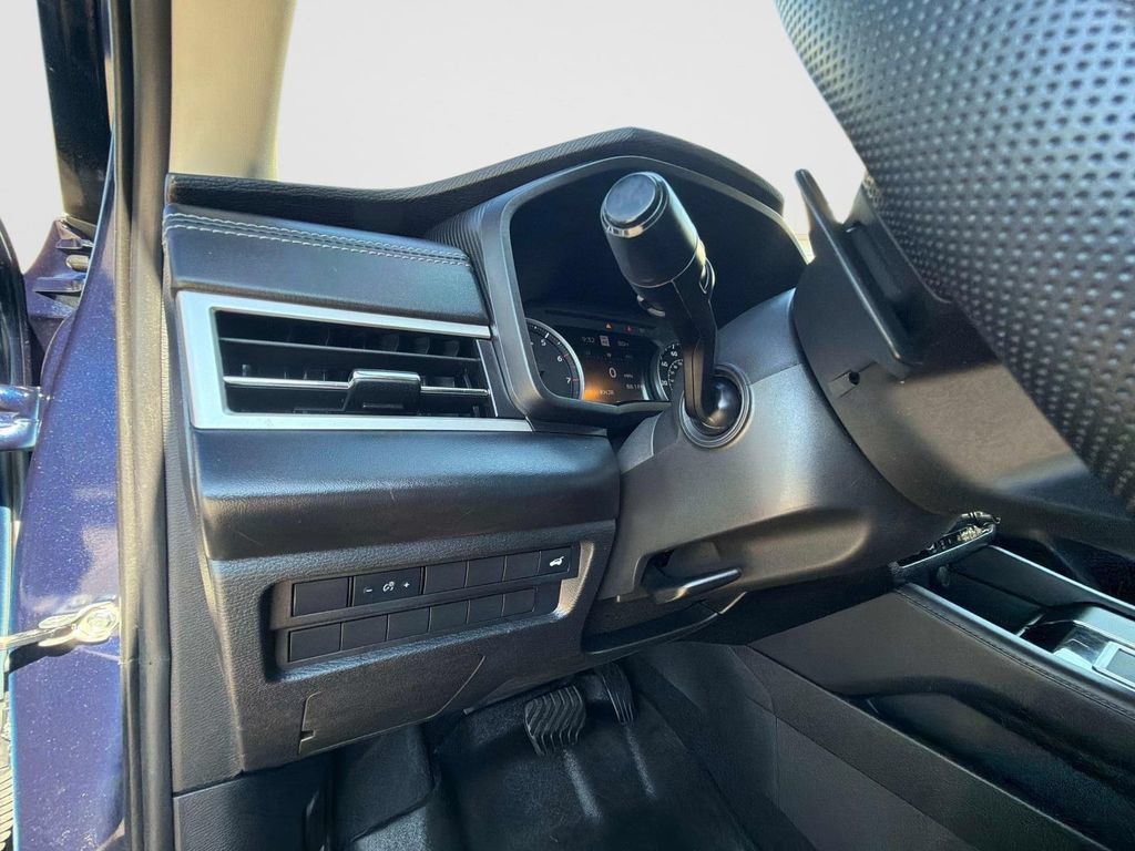 Used 2023 Mitsubishi Outlander SE AWD/4WD image 36