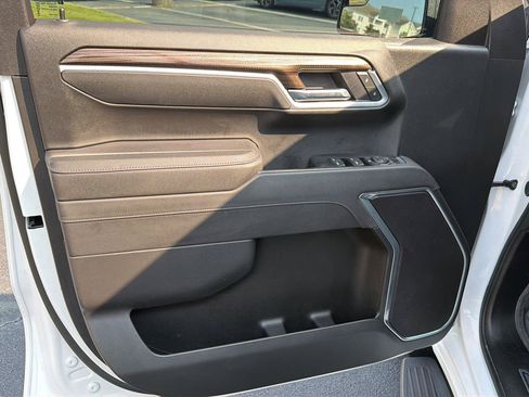 Used 2025 Chevrolet Silverado 1500 LT AWD/4WD image 16