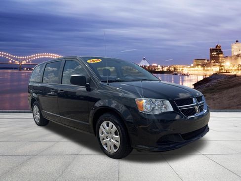 Used 2018 Dodge Grand Caravan SE w/ Rear Park Assist Package FWD image 4